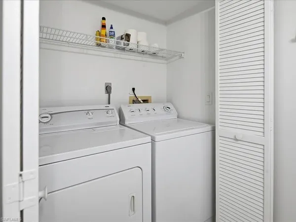 $1,800 | 1001 Foxfire Lane, Unit 204, Naples, FL 34104