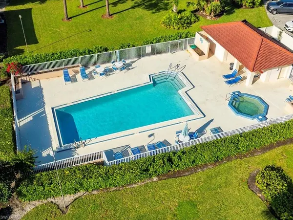 $1,800 | 1001 Foxfire Lane, Unit 204, Naples, FL 34104