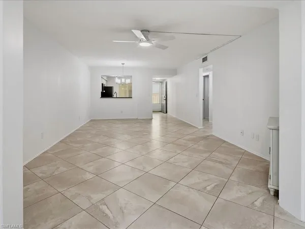 $1,800 | 1001 Foxfire Lane, Unit 204, Naples, FL 34104