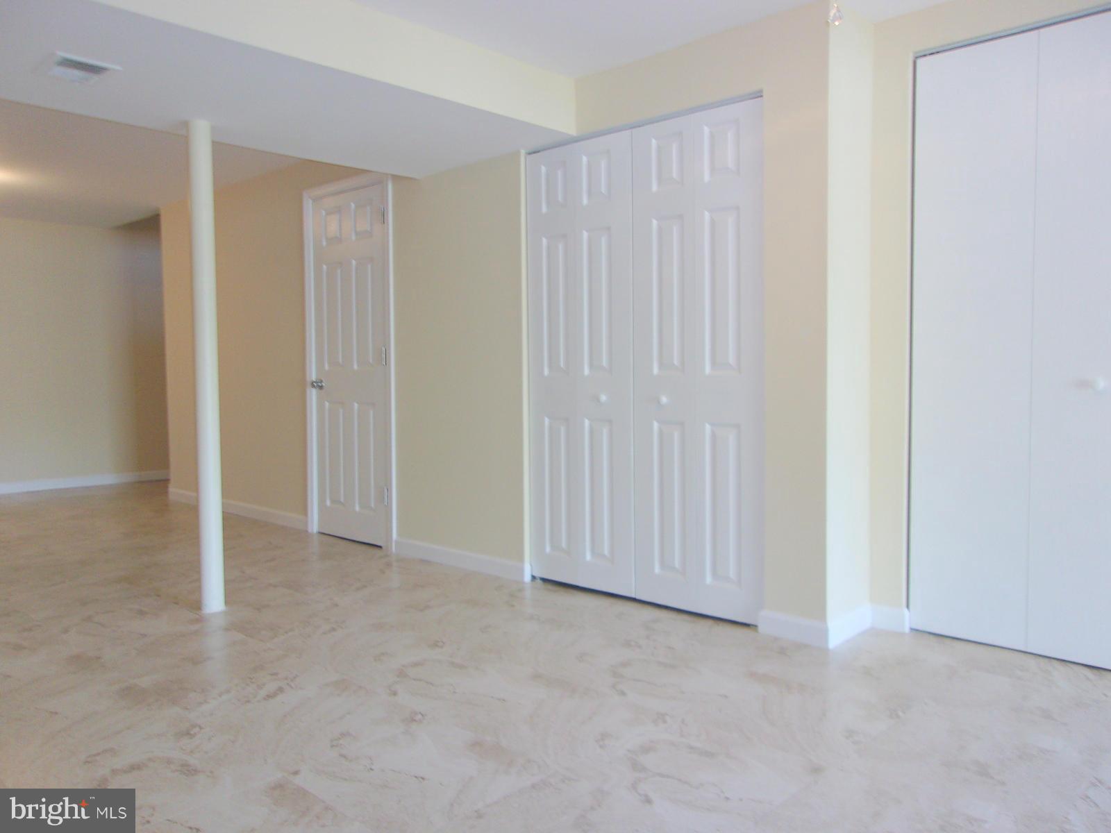 3515 Saluda Road Baltimore, MD 21236 - Photo 18 of 30 Family Room with half bath