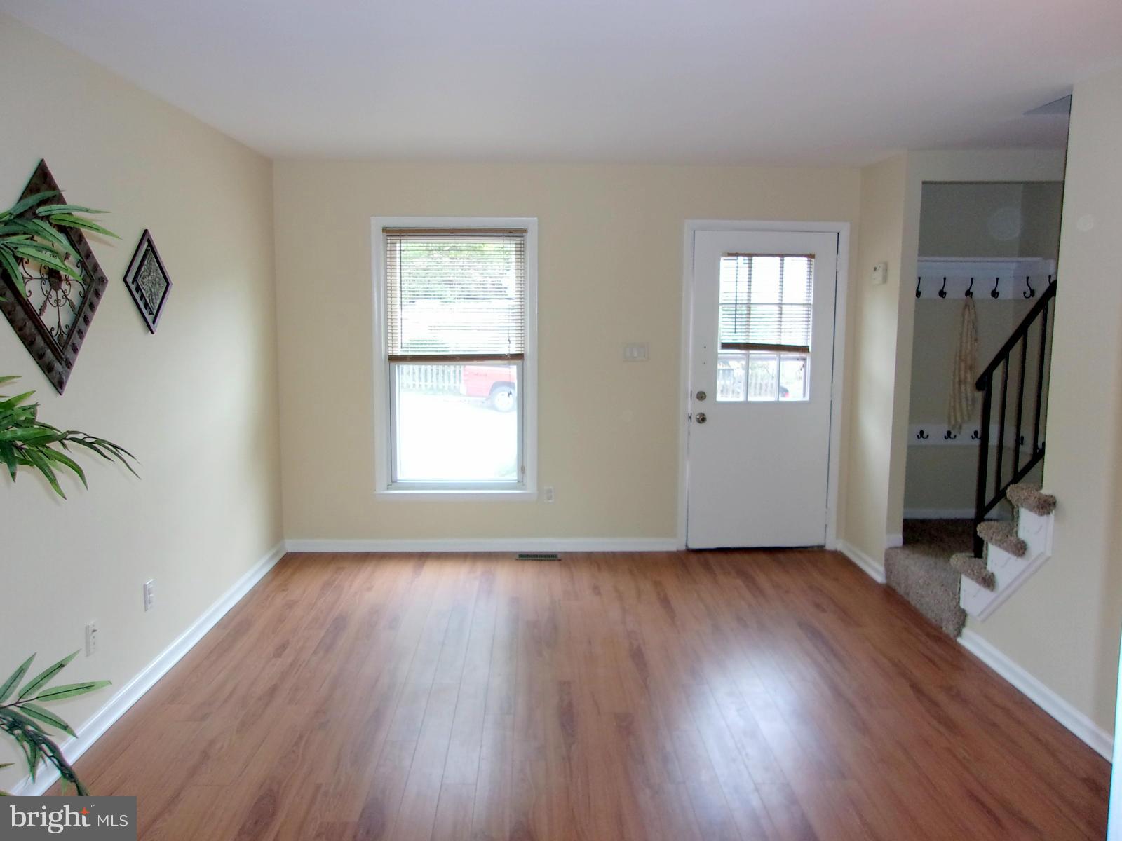 3515 Saluda Road Baltimore, MD 21236 - Photo 3 of 30 Living Room