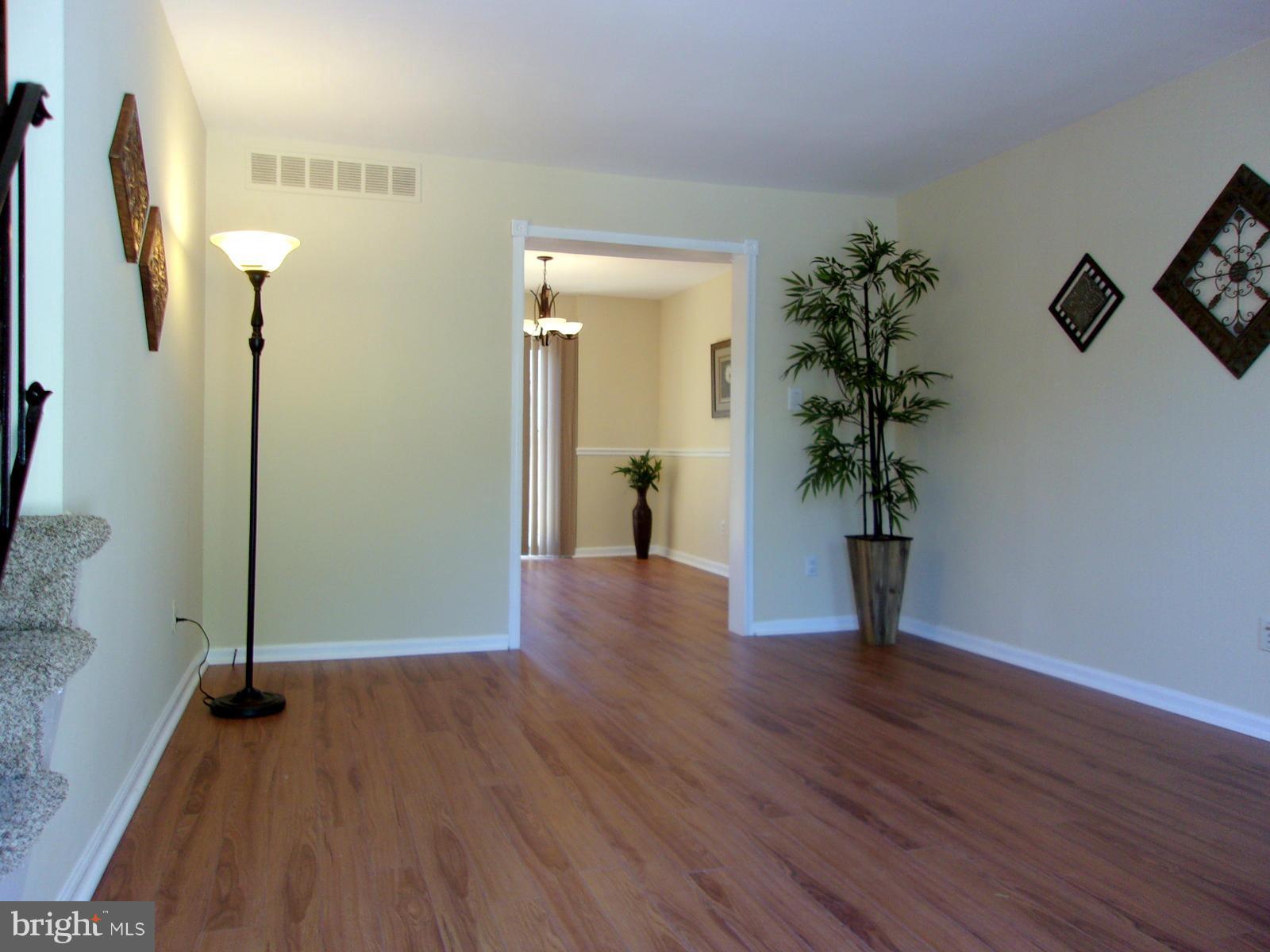 3515 Saluda Road Baltimore, MD 21236 - Photo 4 of 30 Living Room