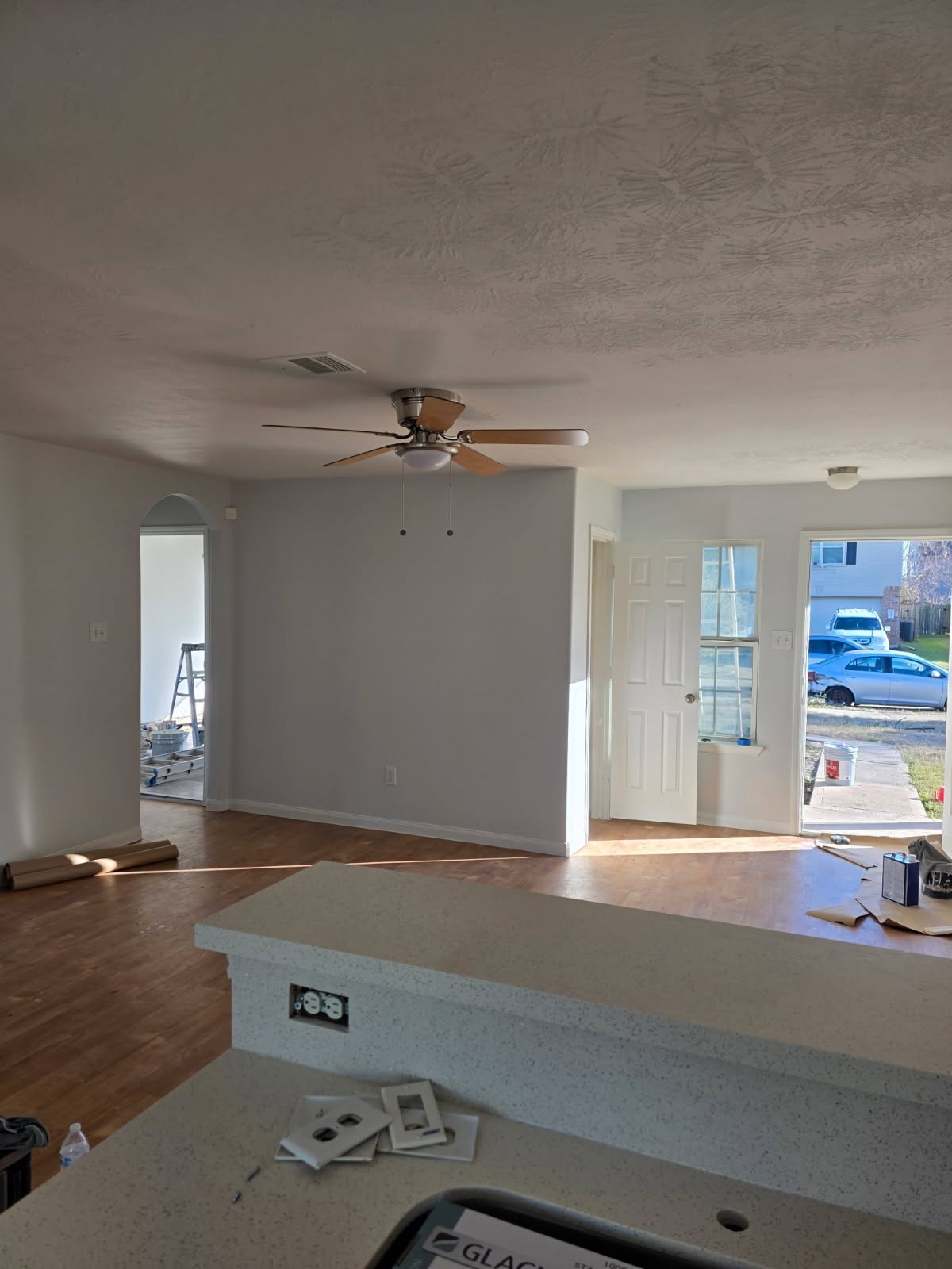 6159 El Granate Drive Houston, TX 77048 - Photo 5 of 13 Bright and open living space with plenty of natural light. Ideal for a welcoming home atmosphere.