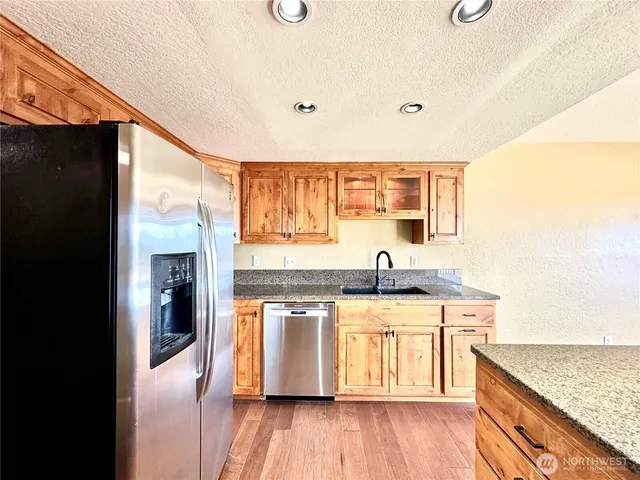 $2,600 | 11642 100th Avenue Northeast, Unit 305, Kirkland, WA 98034