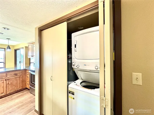 $2,600 | 11642 100th Avenue Northeast, Unit 305, Kirkland, WA 98034