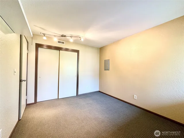 $2,600 | 11642 100th Avenue Northeast, Unit 305, Kirkland, WA 98034