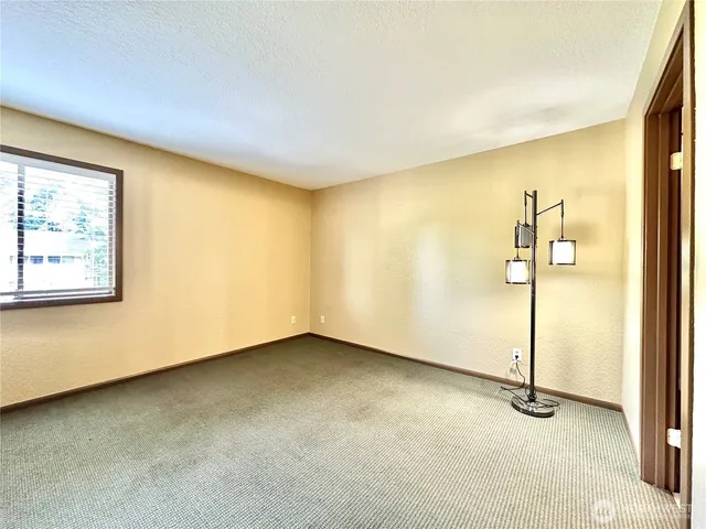 $2,600 | 11642 100th Avenue Northeast, Unit 305, Kirkland, WA 98034