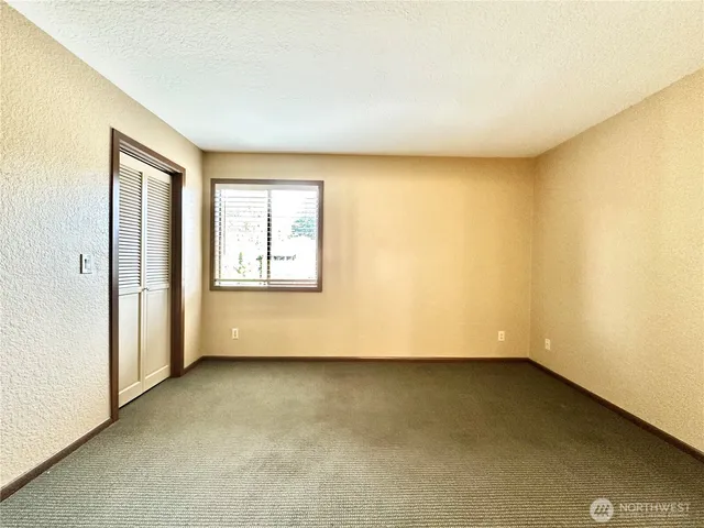 $2,600 | 11642 100th Avenue Northeast, Unit 305, Kirkland, WA 98034