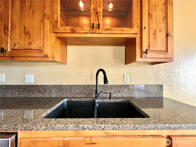 $2,600 | 11642 100th Avenue Northeast, Unit 305, Kirkland, WA 98034