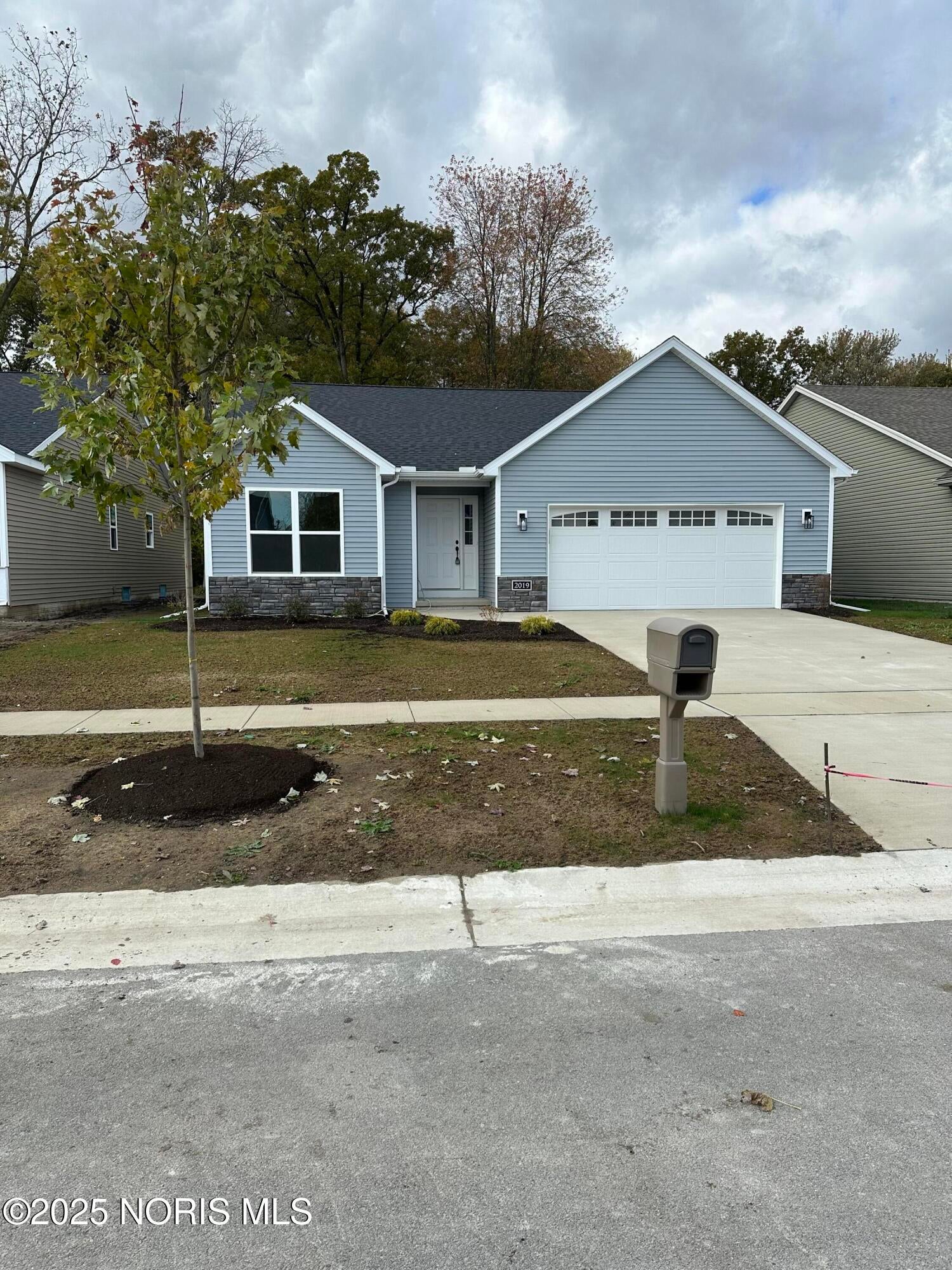 2019 Oakside Road Toledo, OH 43615 - Photo 1 of 8 2019i