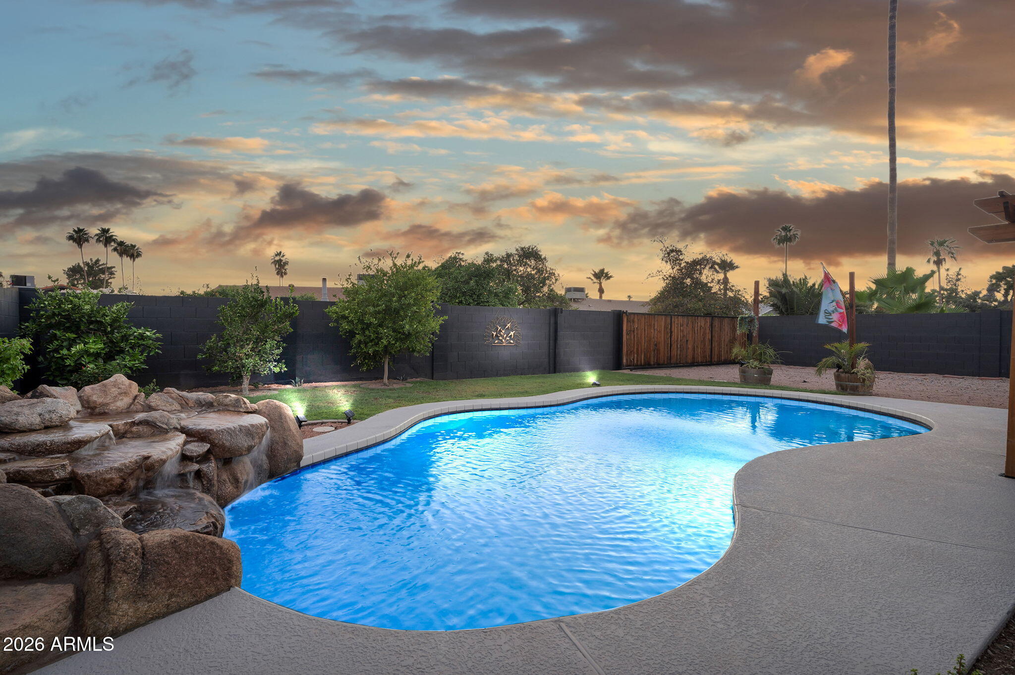 2512 South Evergreen Road Tempe, AZ 85282 - Photo 43 of 56 43-web-or-mls-2512 S Evergreen Rd-12