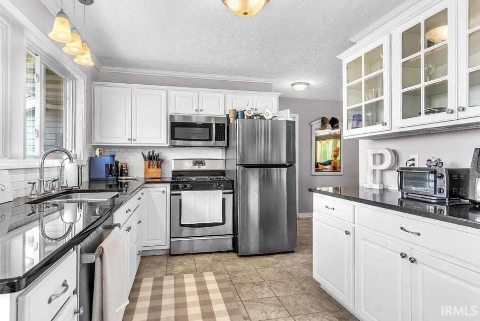 1045 West Clark Street Rensselaer, IN 47978 - Photo 5 of 30