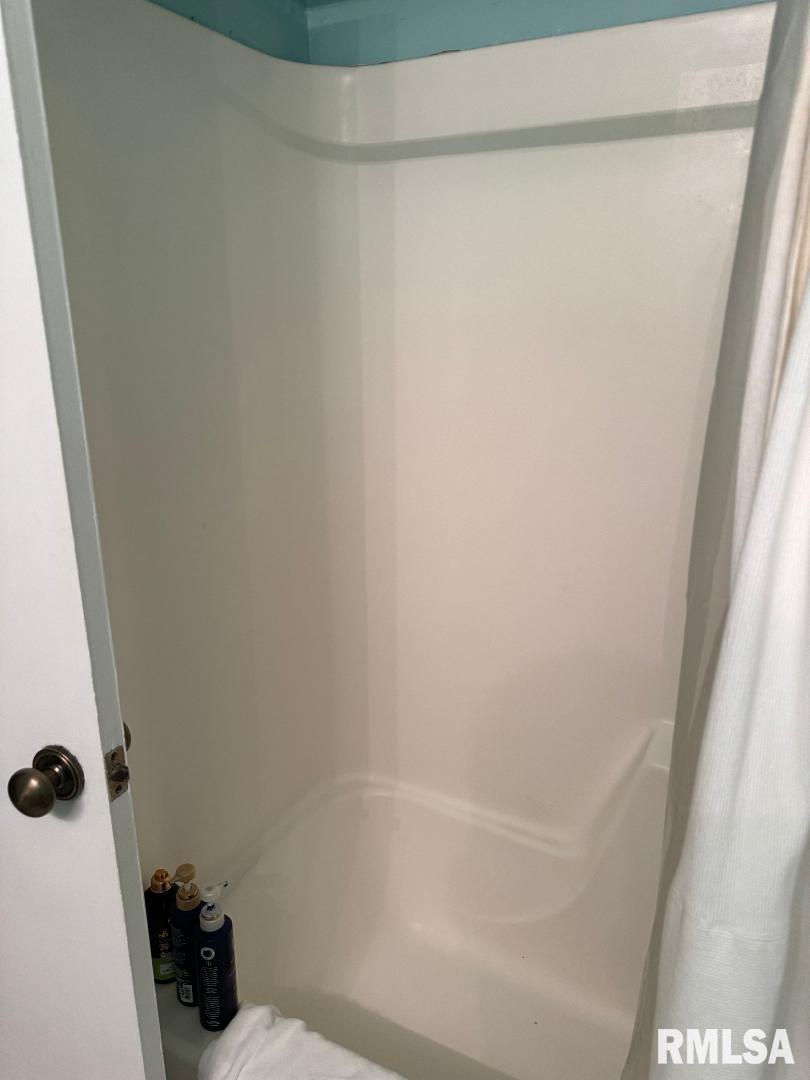 7726 North Radnor Road Peoria, IL 61614 - Photo 19 of 30 Gallery Image 19