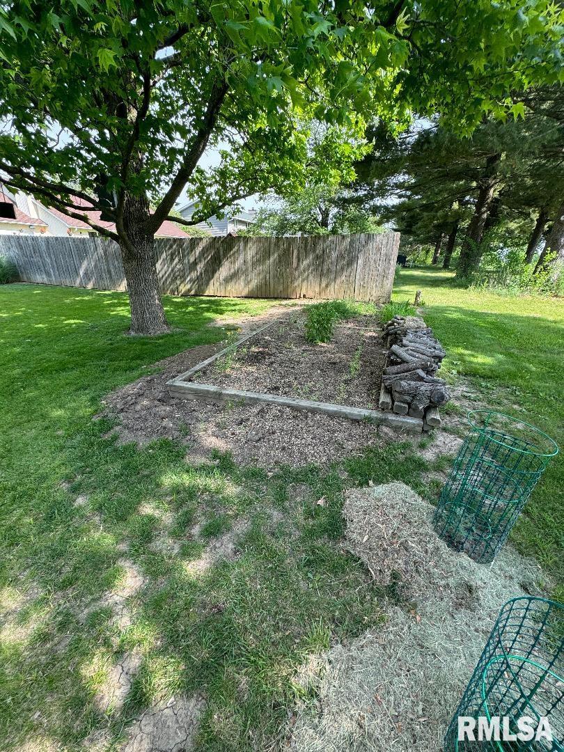 7726 North Radnor Road Peoria, IL 61614 - Photo 5 of 30 Gallery Image 5