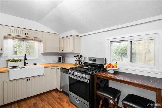 $229,000 | 560 Persons Street, East Aurora, NY 14052