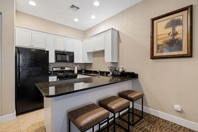 $325,950 | 50700 Santa Rosa Plaza, Unit 1, La Quinta, CA 92253