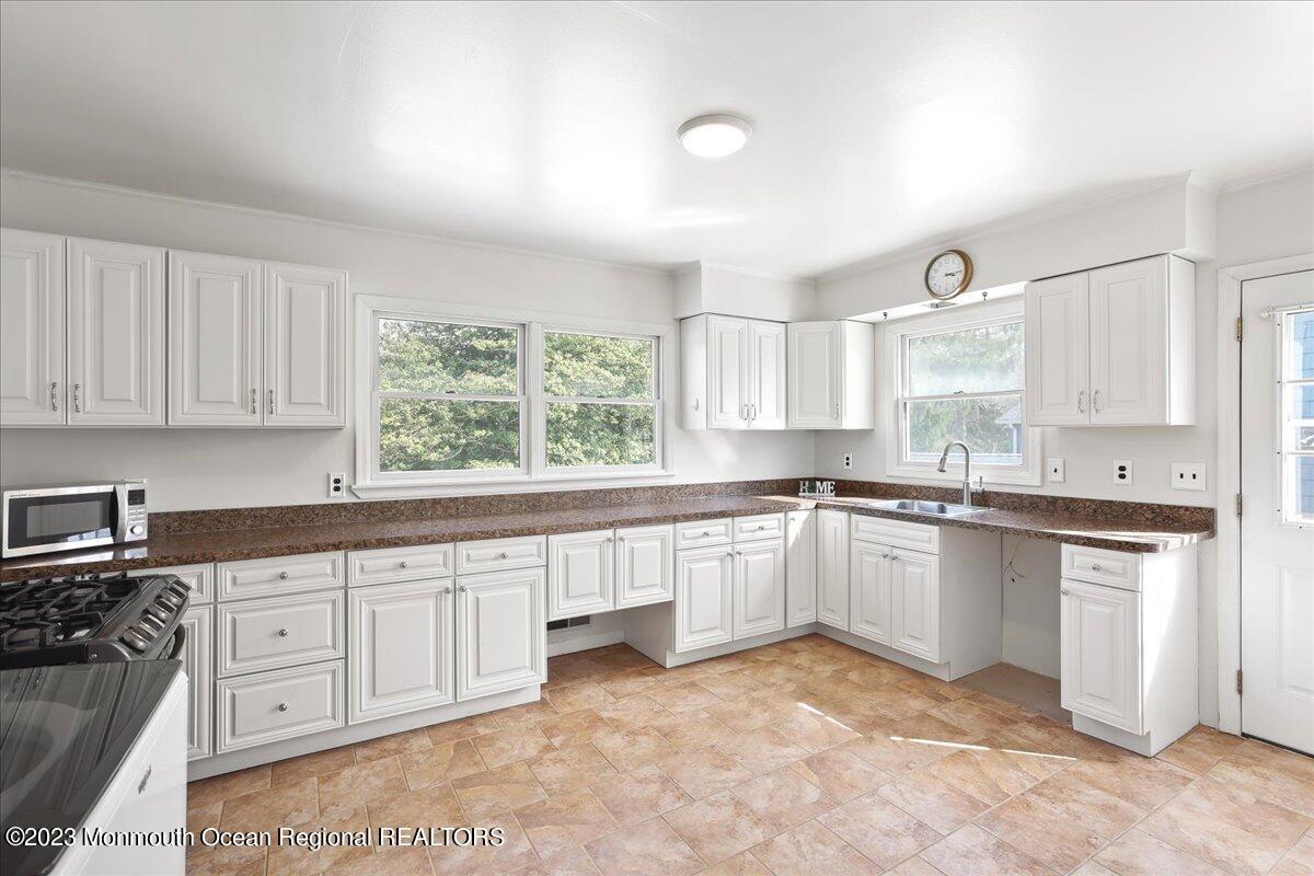 1422 Marconi Road Wall, NJ 07719 - Photo 8 of 33 13-SMV_1422MarconiRd-11