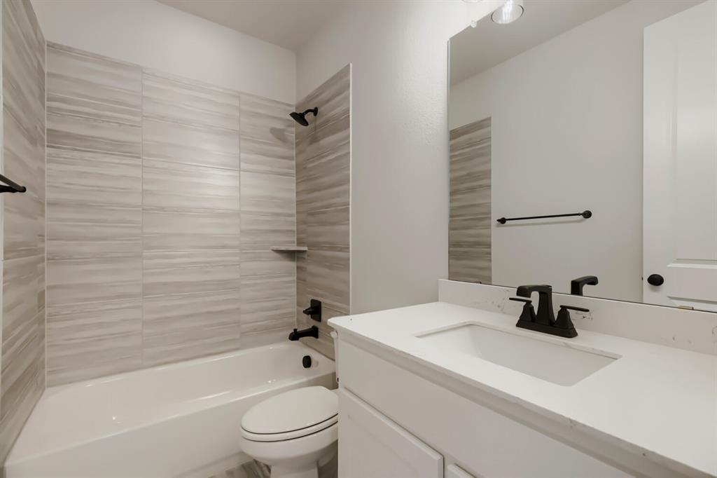 4414 Windy Point Road Oak Point, TX 75068 - Photo 23 of 27 a bathroom with a sink a toilet and a bathtub