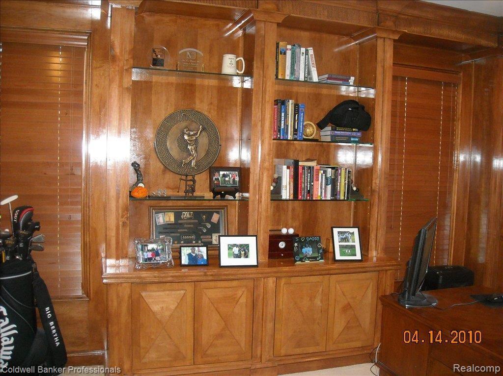 6992 Oakhurst Ridge Road Clarkston, MI 48348 - Photo 14 of 18 Formal Library