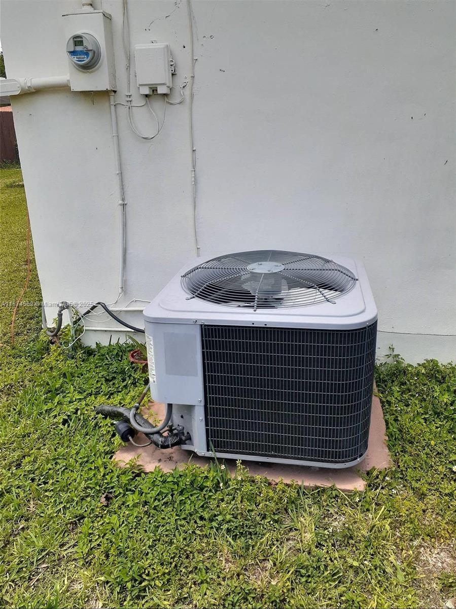 9360 Southwest 37th Street Miami, FL 33165 - Photo 12 of 21