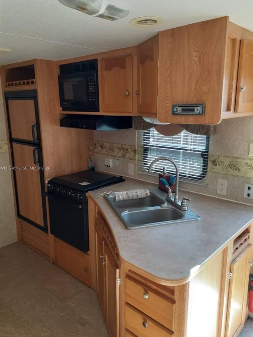 9360 Southwest 37th Street Miami, FL 33165 - Photo 18 of 20