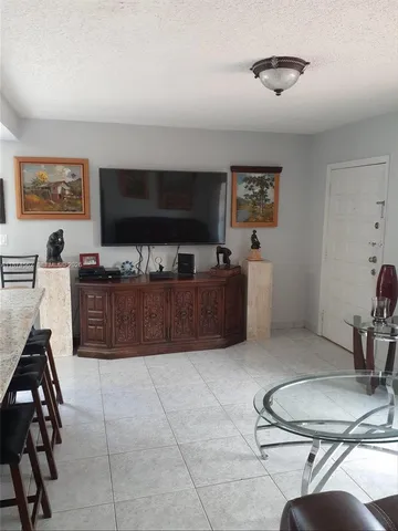 $1,100,000 | 9360 Southwest 37th Street, Miami, FL 33165