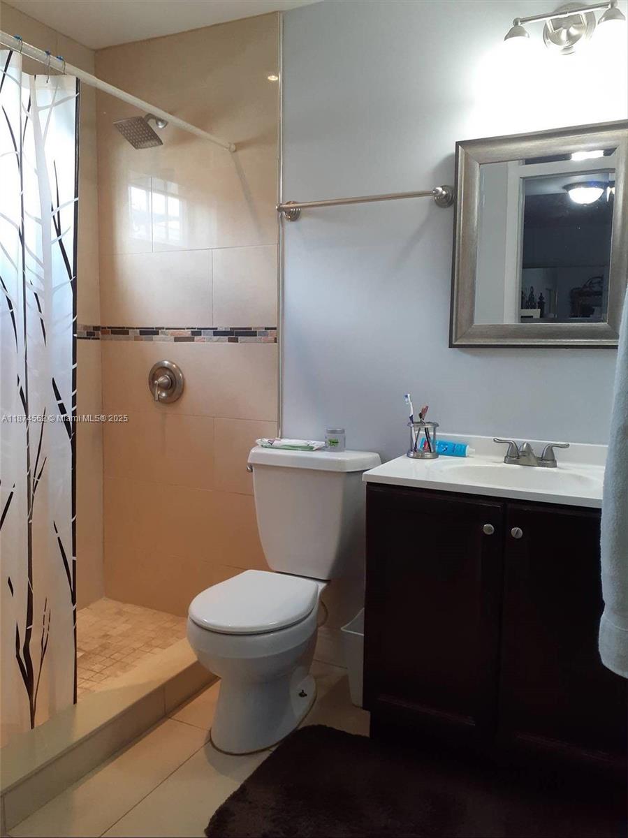 9360 Southwest 37th Street Miami, FL 33165 - Photo 8 of 21