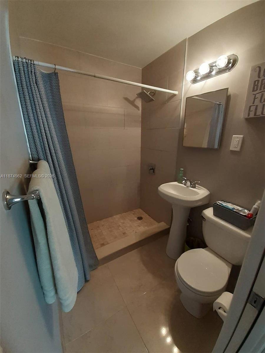 9360 Southwest 37th Street Miami, FL 33165 - Photo 10 of 20