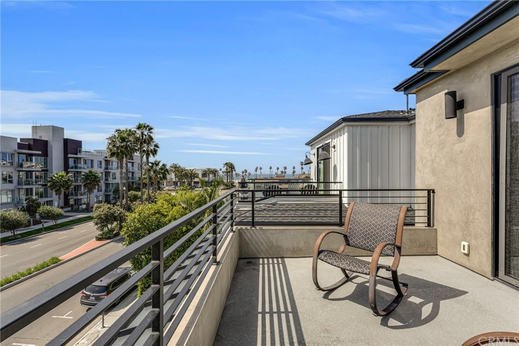 237 1st Street Huntington Beach, CA 92648 - Photo 20 of 68