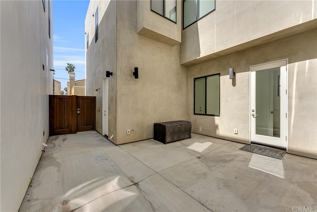 237 1st Street Huntington Beach, CA 92648 - Photo 48 of 68