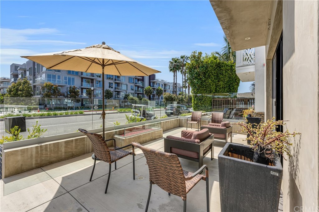 237 1st Street Huntington Beach, CA 92648 - Photo 5 of 68