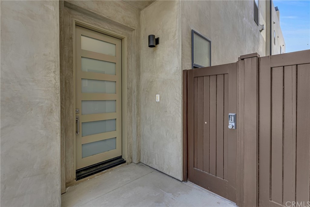 237 1st Street Huntington Beach, CA 92648 - Photo 7 of 68