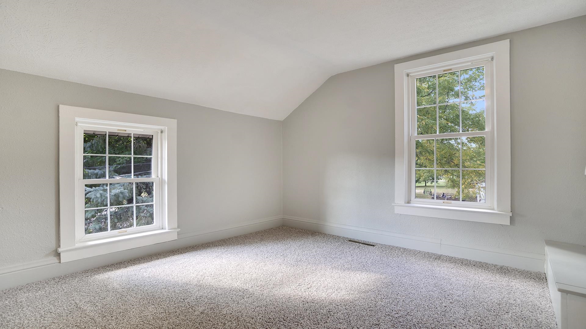 11501 Love Road Roscoe, IL 61073 - Photo 30 of 49 an empty room with a window