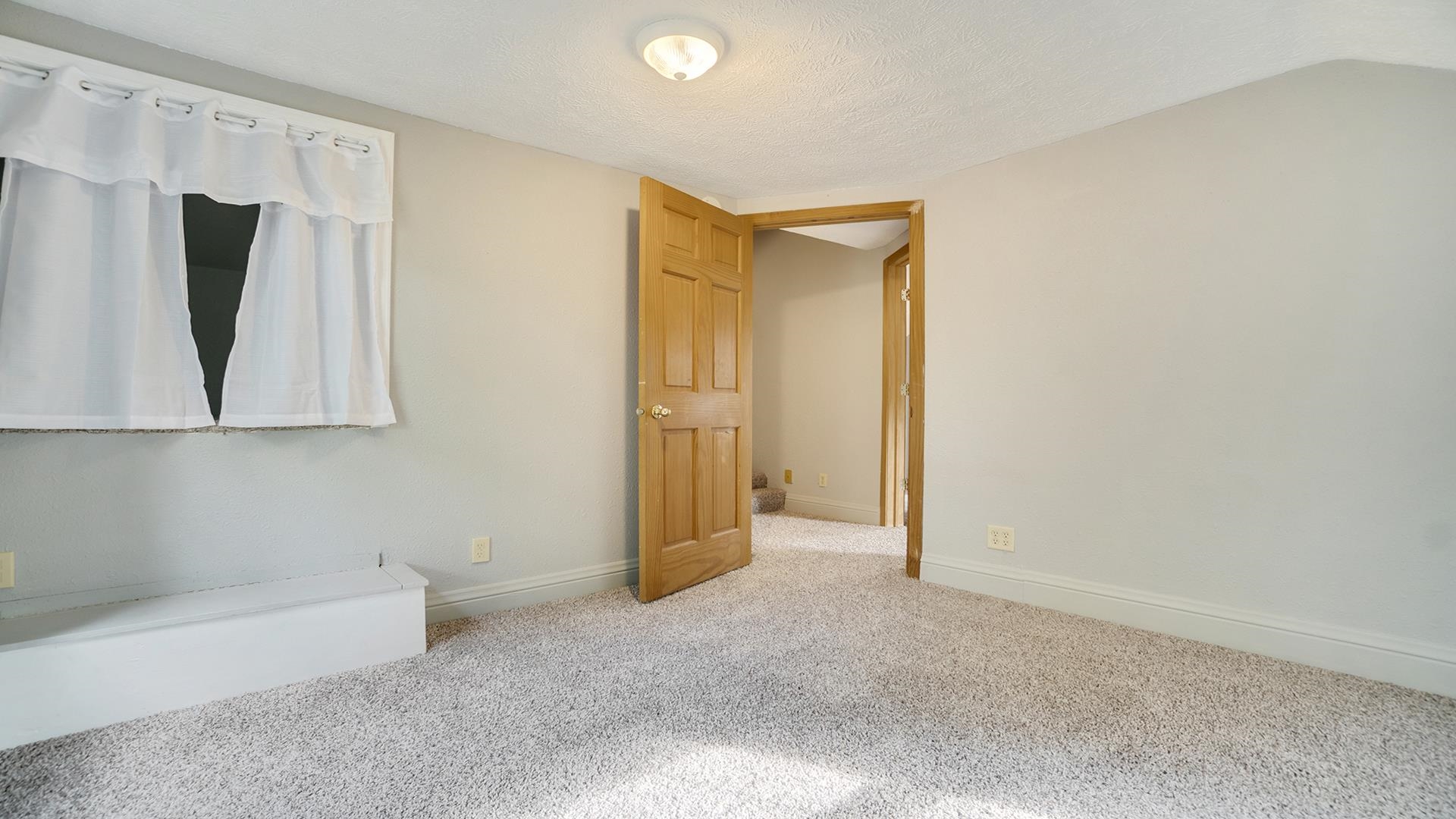 11501 Love Road Roscoe, IL 61073 - Photo 31 of 49 a very nice looking room with a bathroom
