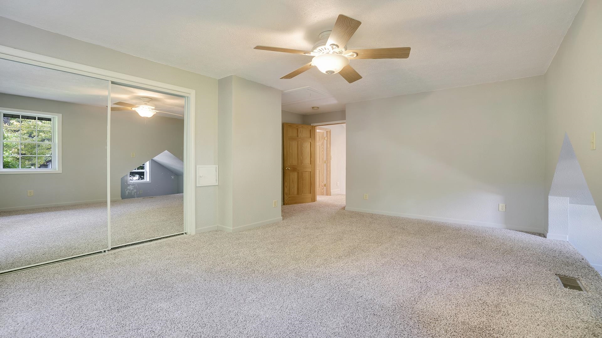 11501 Love Road Roscoe, IL 61073 - Photo 35 of 49 en empty room with fan and window