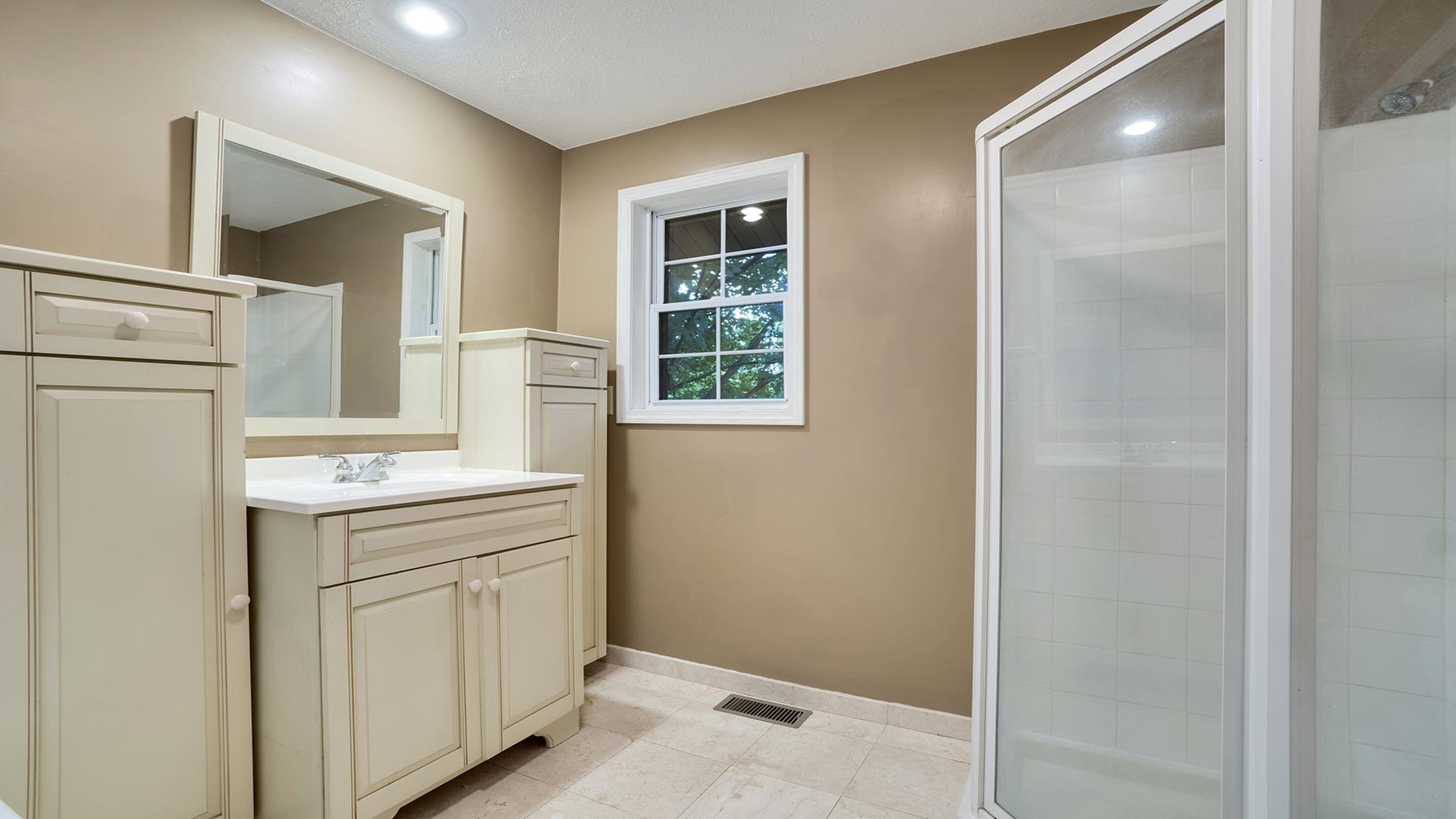 11501 Love Road Roscoe, IL 61073 - Photo 40 of 49 a view of walk in closet with window