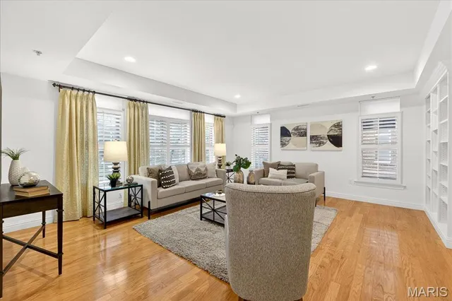 $359,900 | 520 North And South Road, Unit 105, St. Louis, MO 63130