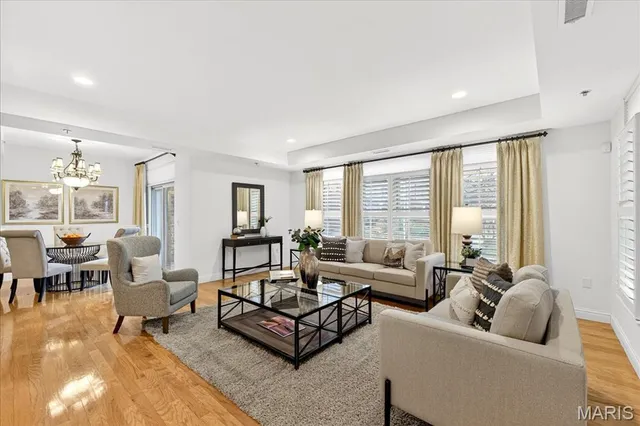 $359,900 | 520 North And South Road, Unit 105, St. Louis, MO 63130