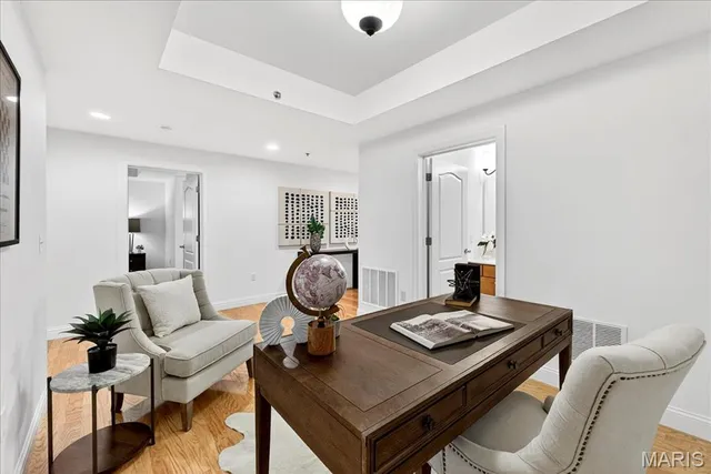 $359,900 | 520 North And South Road, Unit 105, St. Louis, MO 63130