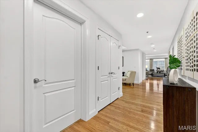 $359,900 | 520 North And South Road, Unit 105, St. Louis, MO 63130