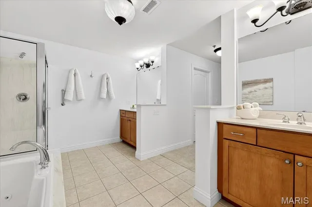 $359,900 | 520 North And South Road, Unit 105, St. Louis, MO 63130