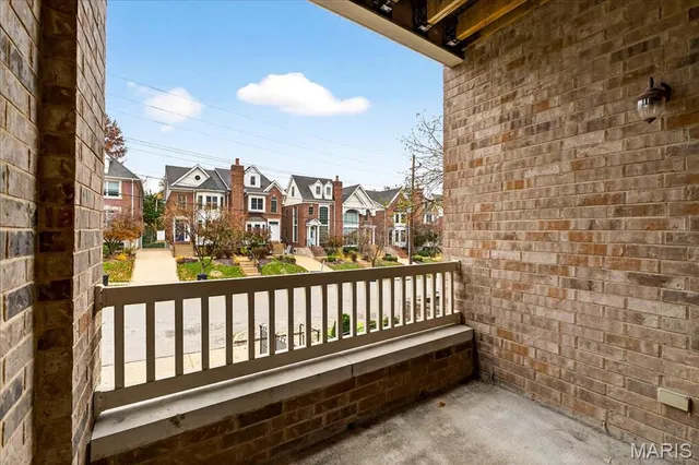 $359,900 | 520 North And South Road, Unit 105, St. Louis, MO 63130