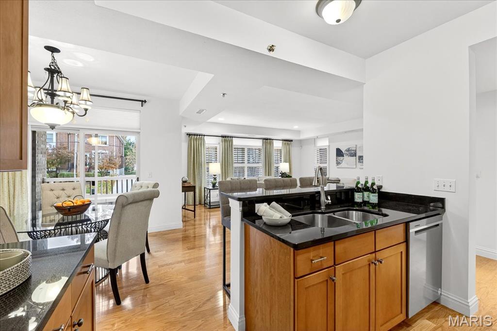 520 North And South Road, Unit 105 St. Louis, MO 63130 - Photo 6 of 31