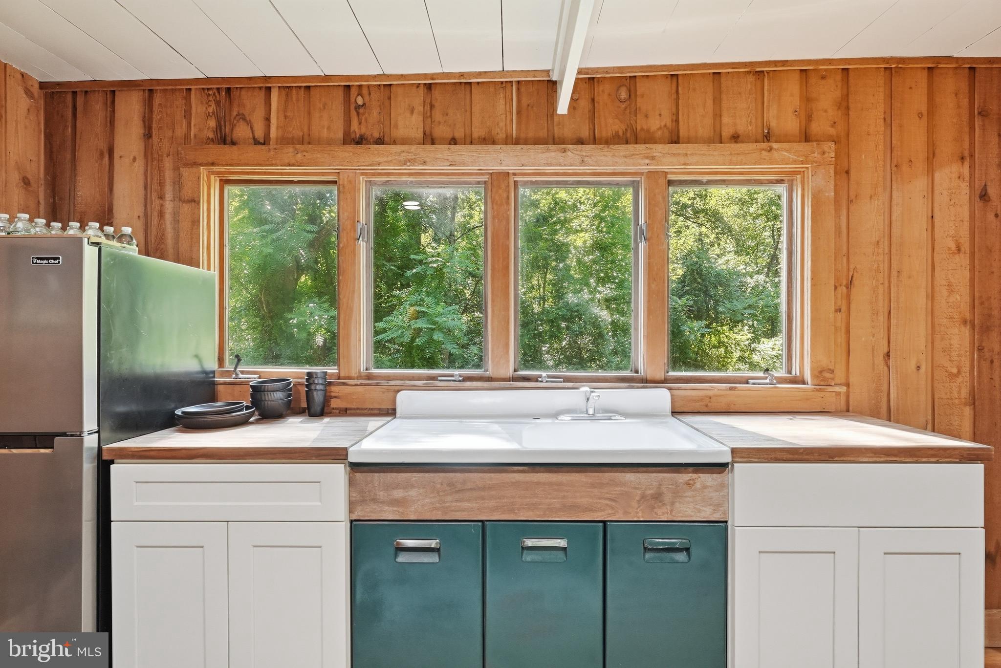 10 Ashby Road Sperryville, VA 22740 - Photo 64 of 70 The Tasting Room guest cabin kitchenette