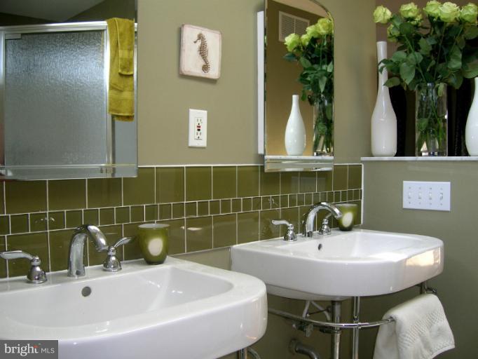224 Cape St John Road Annapolis, MD 21401 - Photo 27 of 30 Master Bath / Alternate View