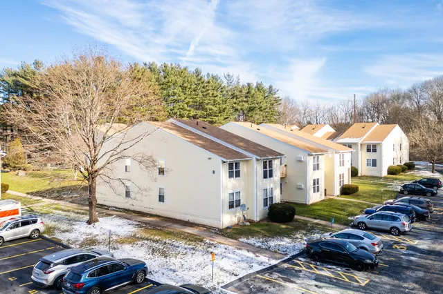 $1,650 | 949 Pleasant Valley Road, Unit 801, South Windsor, CT 06074