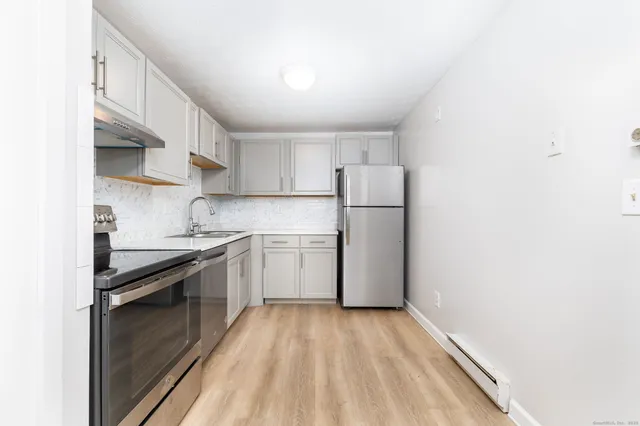 $1,650 | 949 Pleasant Valley Road, Unit 801, South Windsor, CT 06074