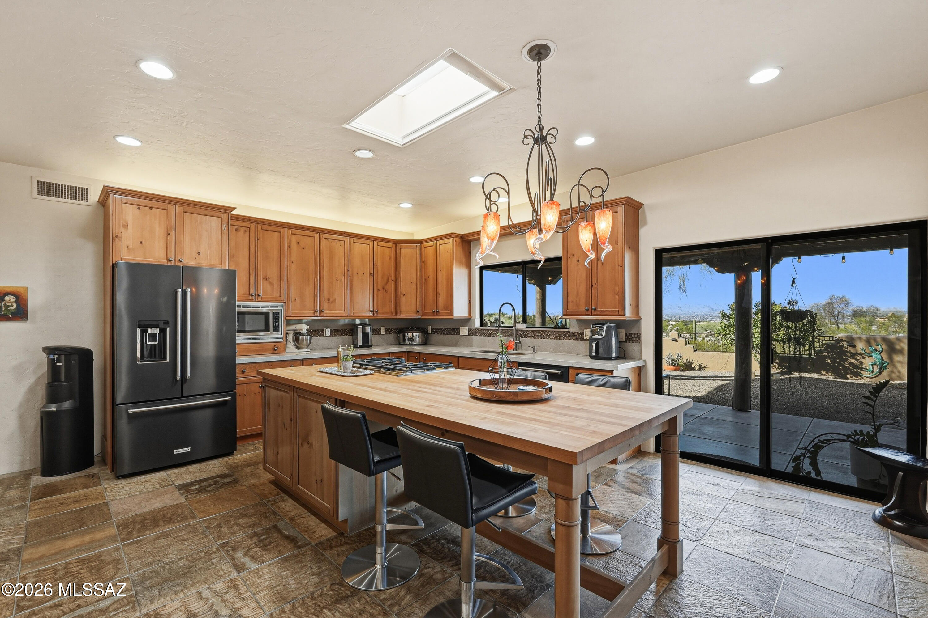 6060 North Abington Road Tucson, AZ 85743 - Photo 4 of 47 Glorious kitchen w/ butcher block island
