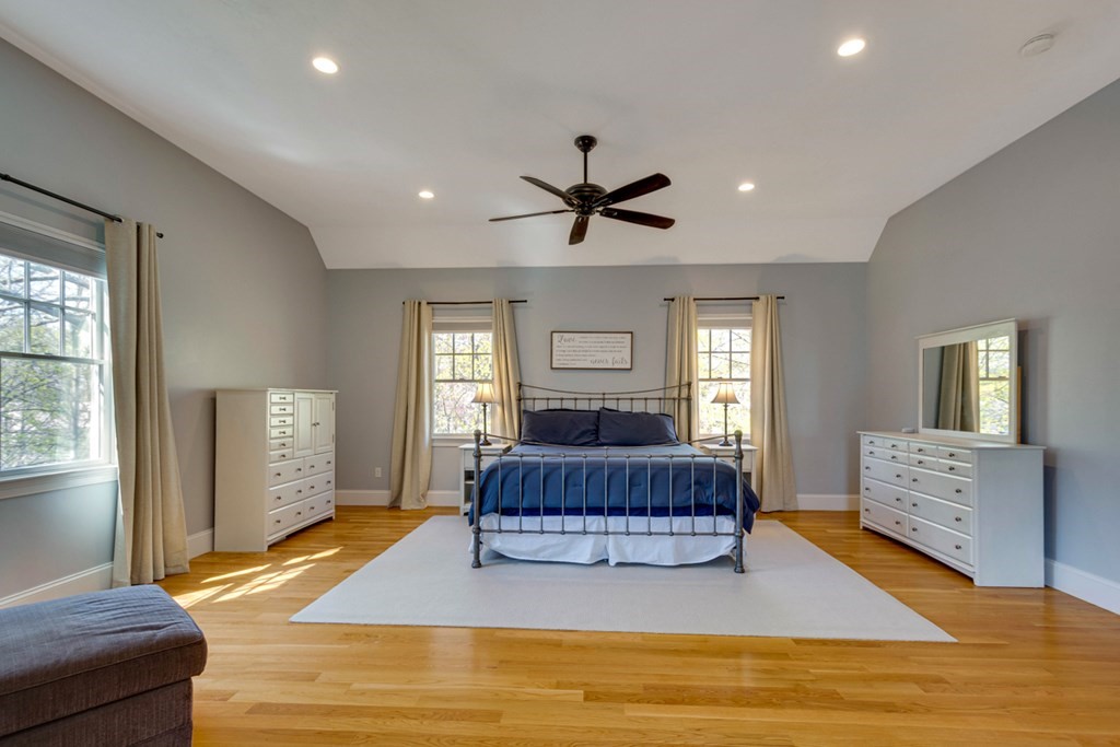342 Hillcrest Road Needham, MA 02492 - Photo 16 of 33