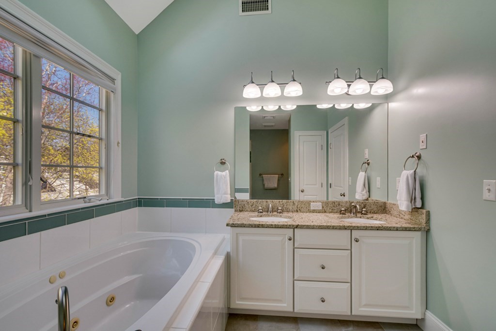 342 Hillcrest Road Needham, MA 02492 - Photo 18 of 33
